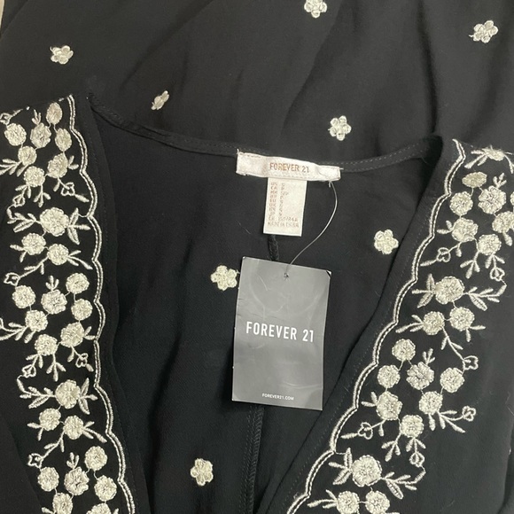 NWT Forever 21 Black Short Dress Ivory Embroidery with pockets Small - Picture 5 of 5